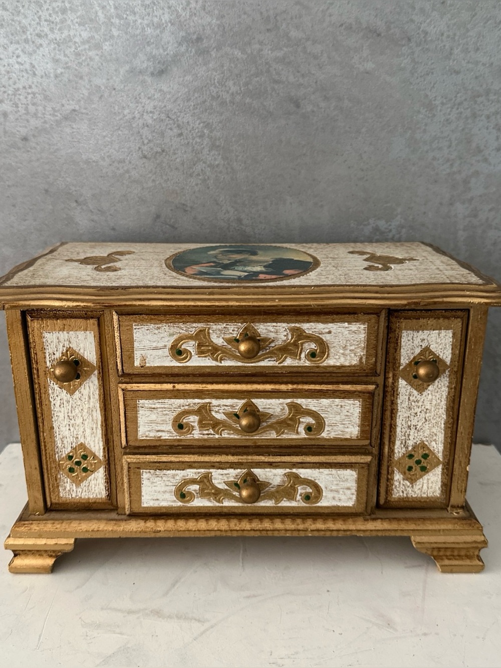 VINTAGE FLORENTINE JEWELRY BOX